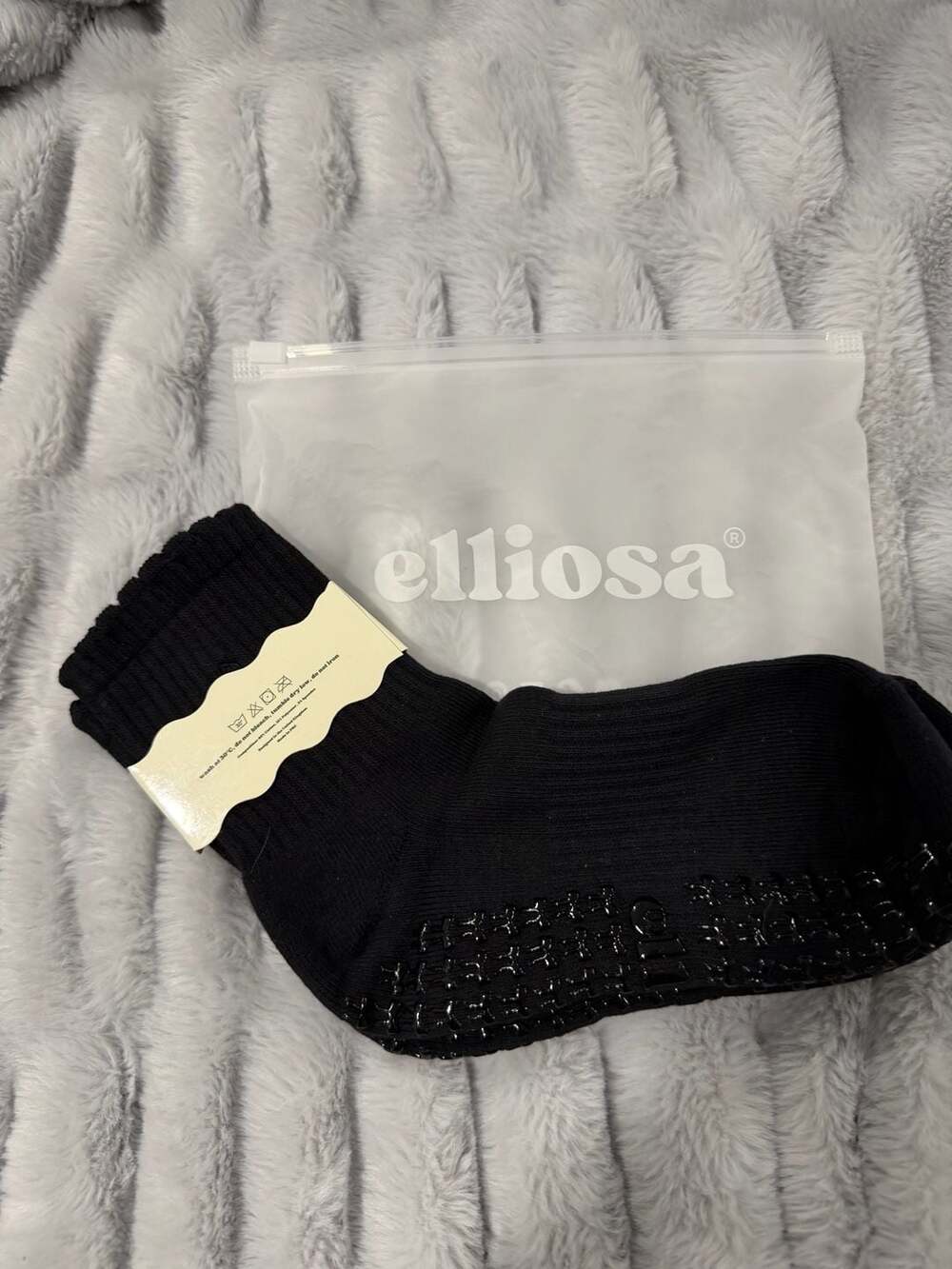 Elliosa Grip Basics Black Non-Slip Pilates and Yoga Socks Dual Direction - Picture 2 of 3